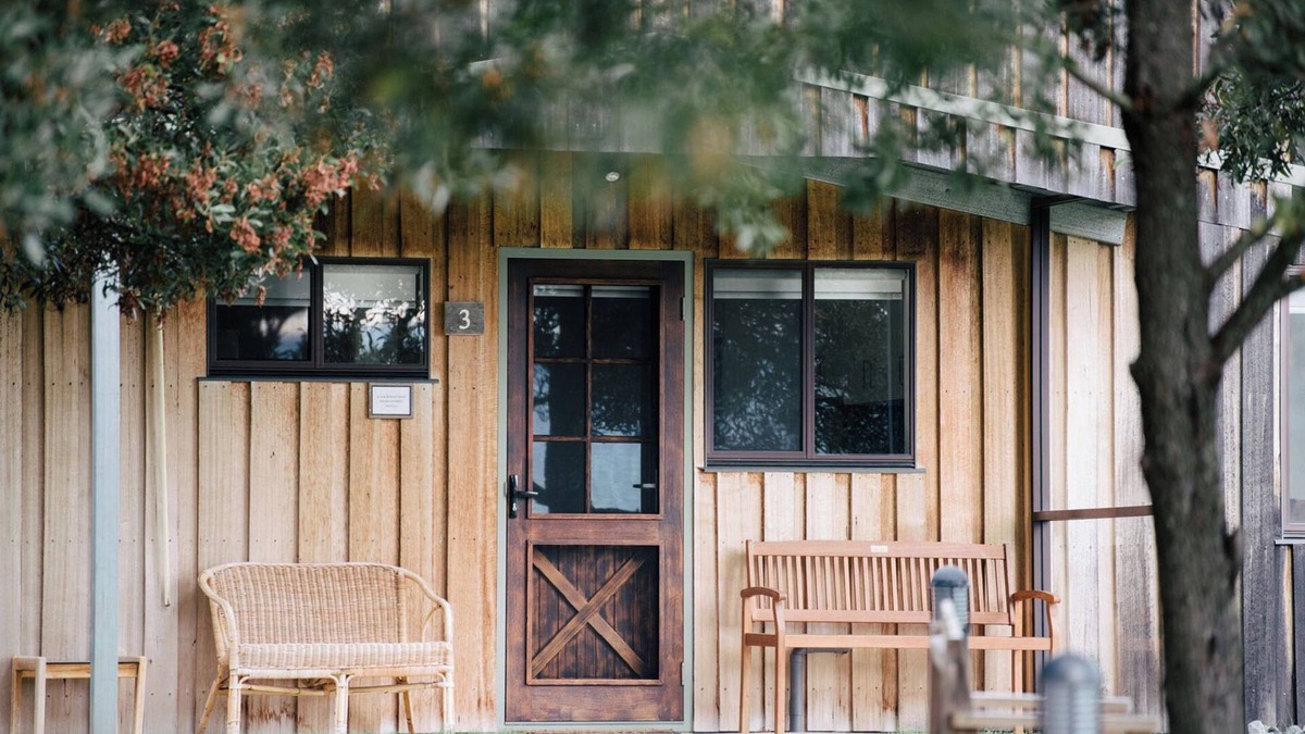 Relbia House | The Rosella - One-bedroom cottage at Bundaleera Vineyard