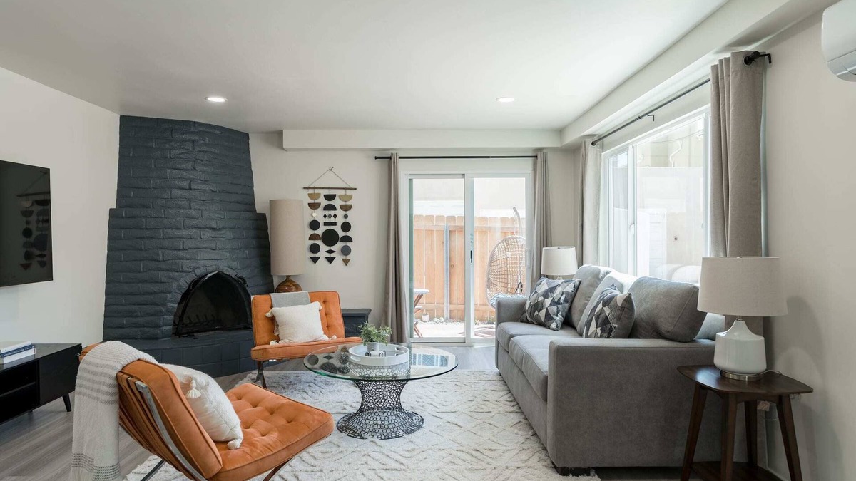 Beach Barber Tract Condo | The Rosemont III - Upscale 2BR Near the Beach