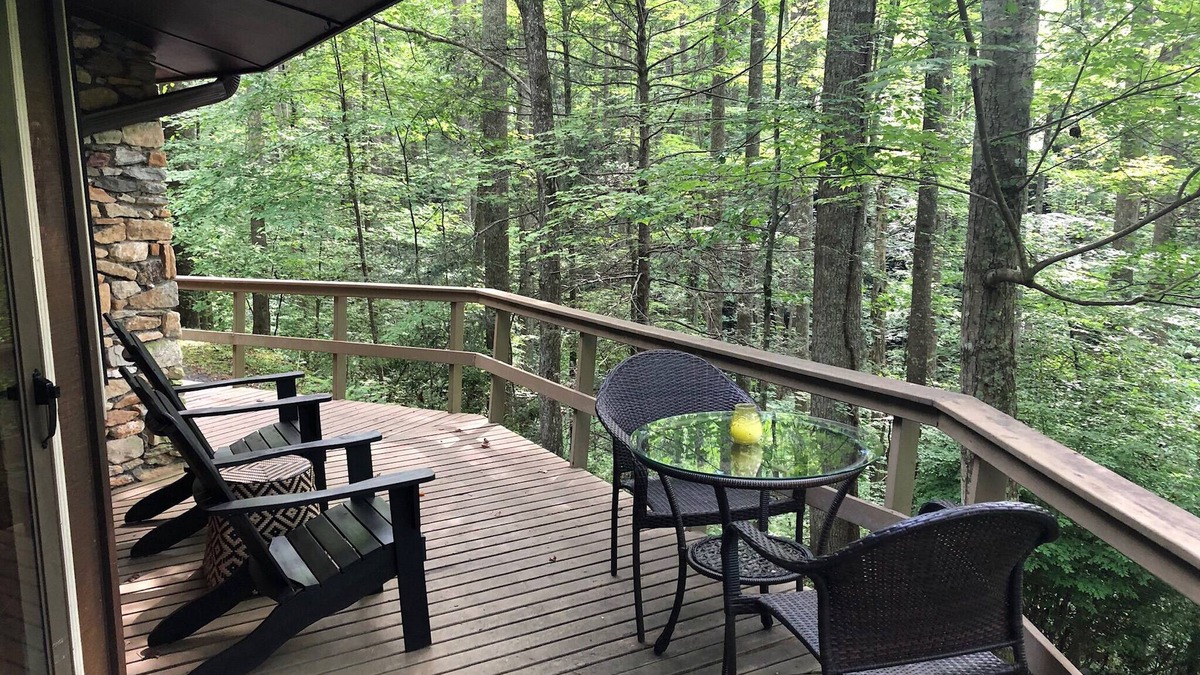 Hendersonville Cabin | The Round House at Indian Cove; Mountain Cabin on 8 acres w/Tree House Views.