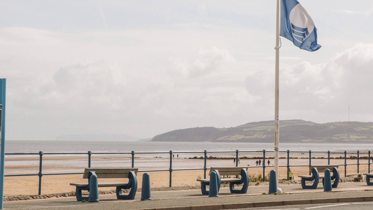Moelfre Cottage | THE ROYAL CHARTER HOLIDAY LET, family friendly in Moelfre