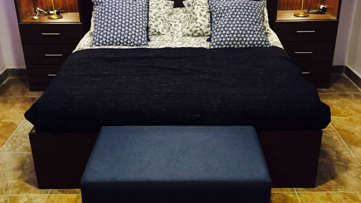 Amman Apartment | The Royal Luxury Superior Queen cot
