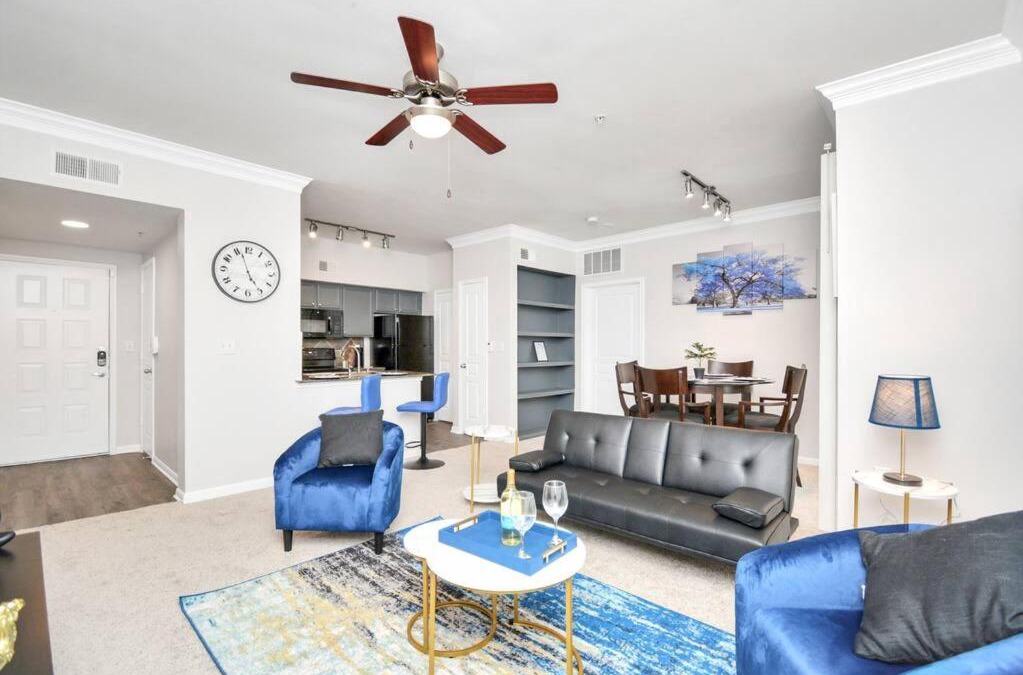 South Central Houston Apartment | The Royal Suite