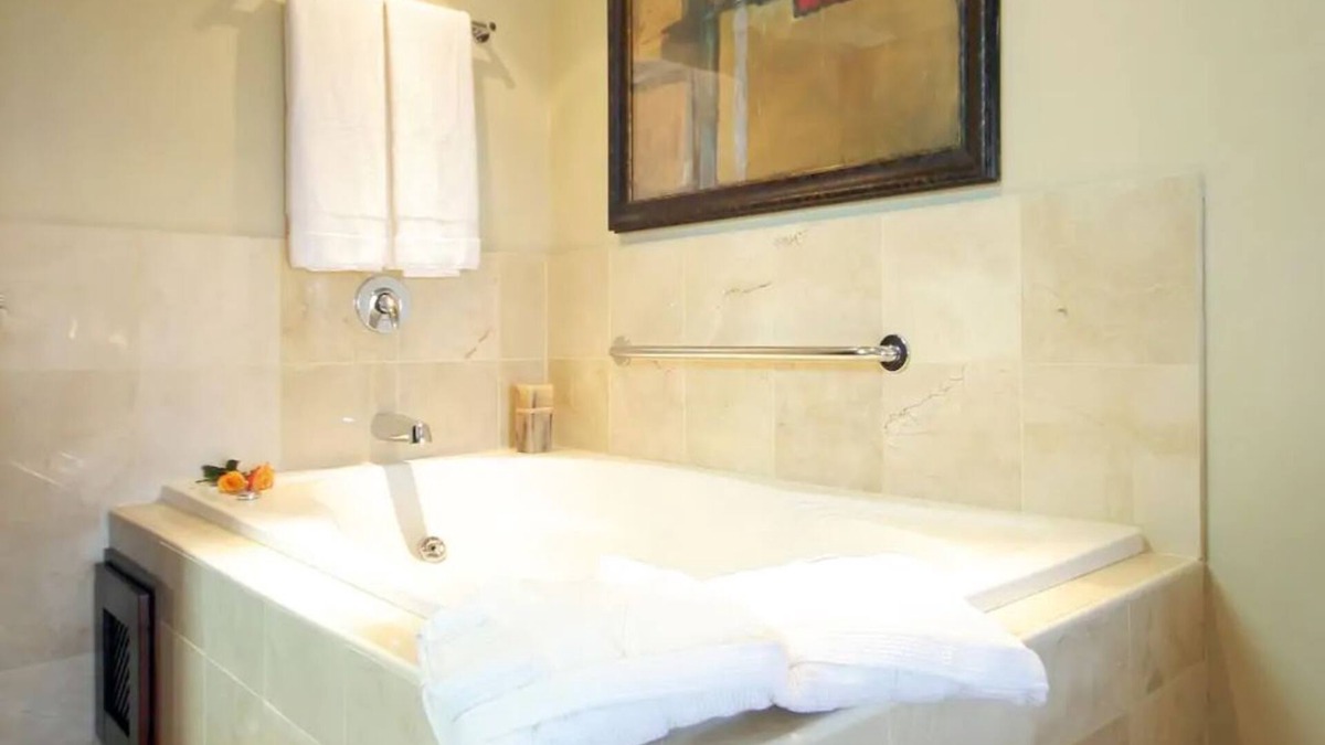 Los Maestros Hotel | The Royal Suites