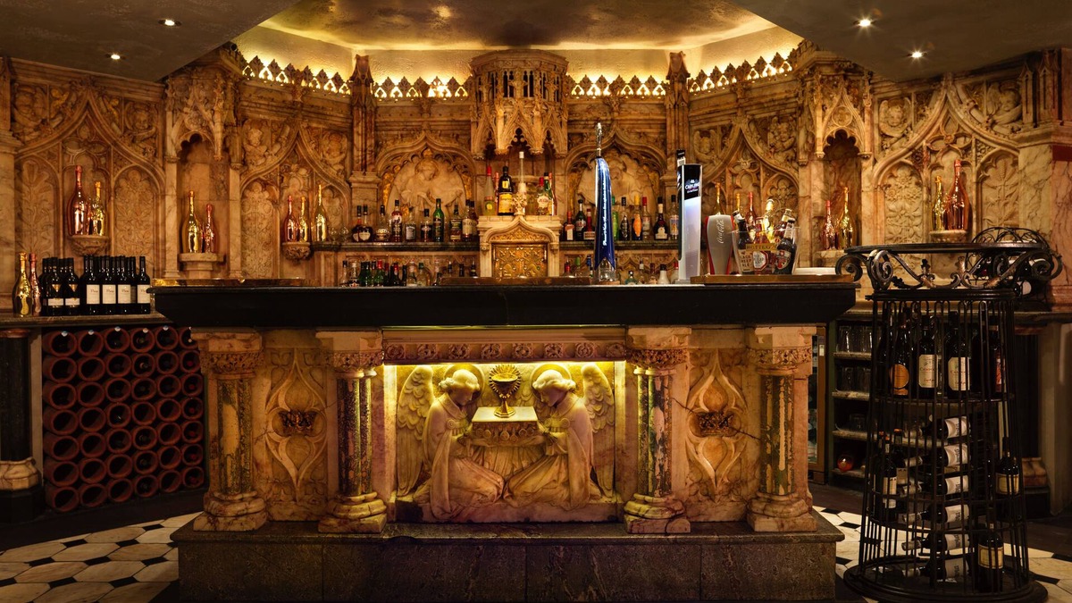 Rochdale Hotel | The Royal Toby Hotel