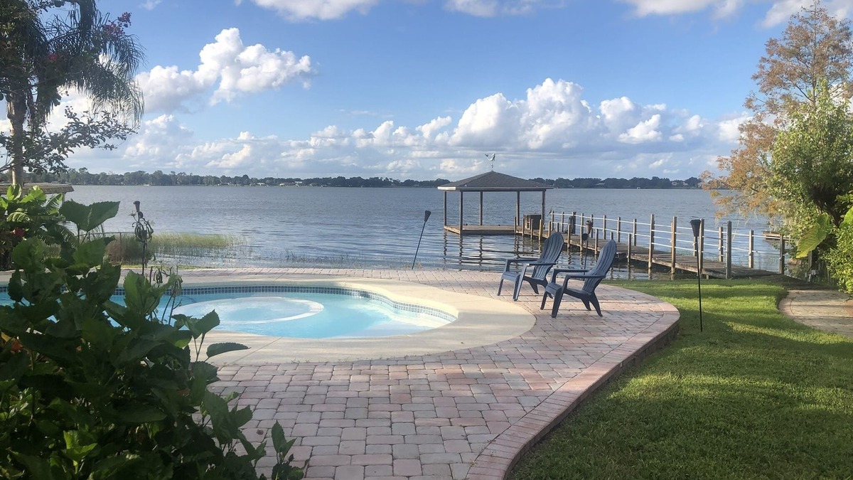 Winter Haven Cottage | The Russell Lake House