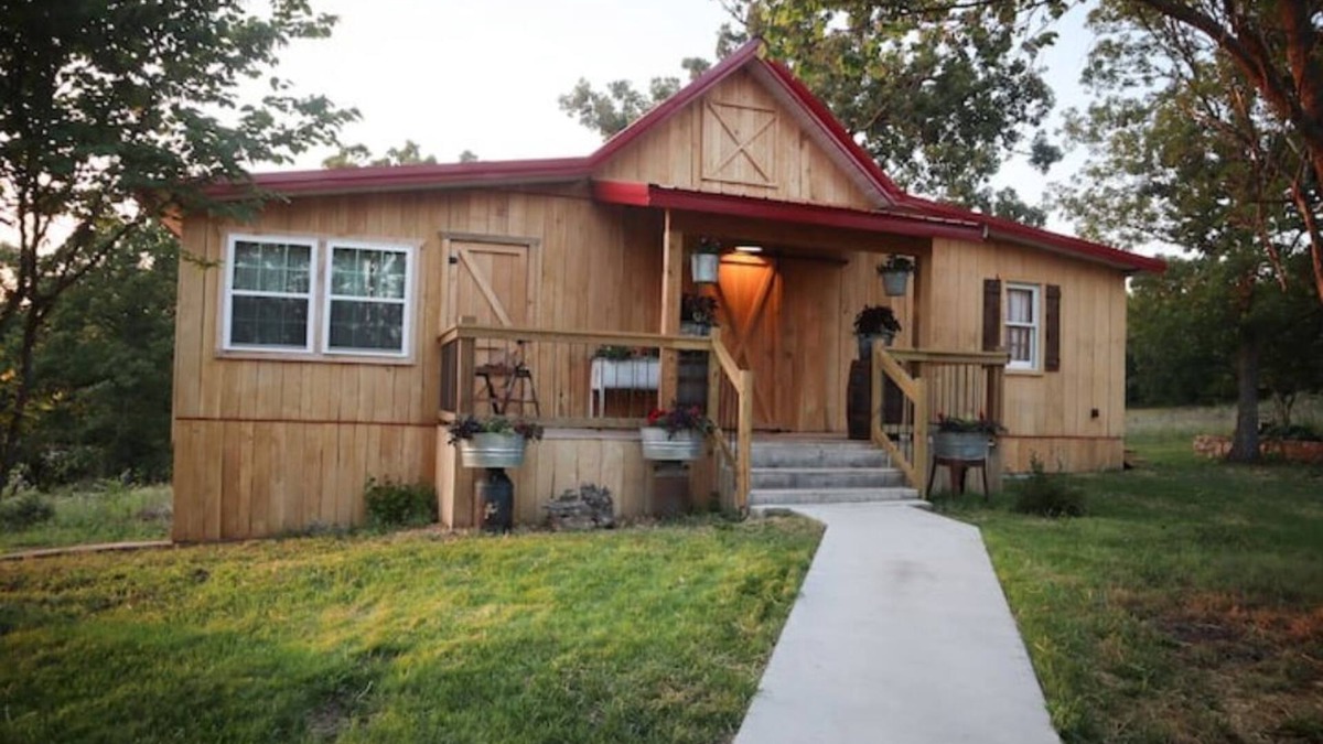 Edwards Cabin | " The Rusted Barn "