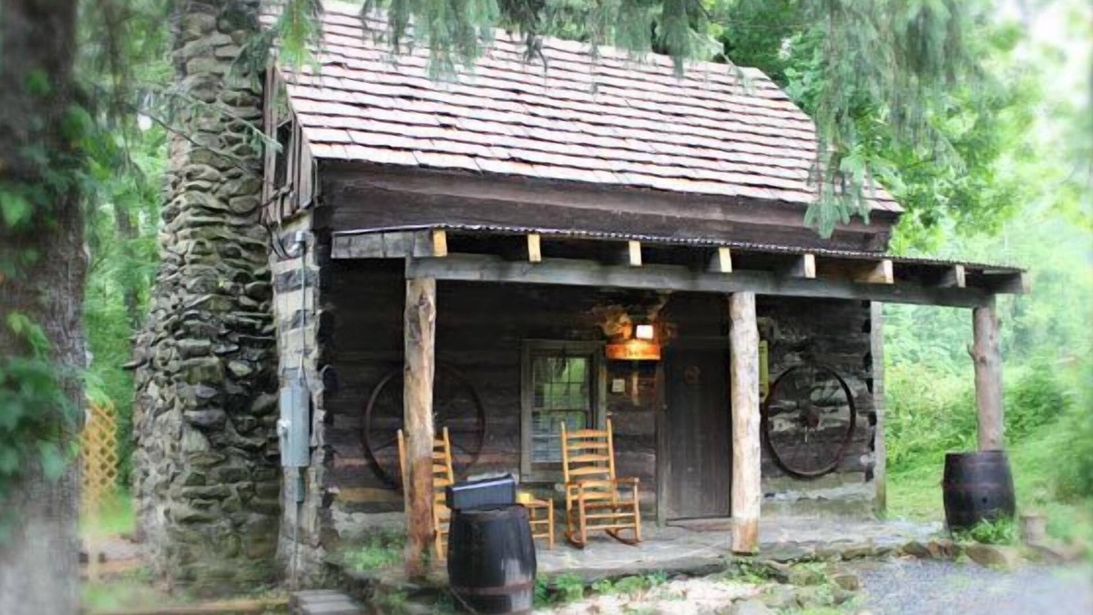 Stanardsville Cabin | The Rustic Old Dam Cabin