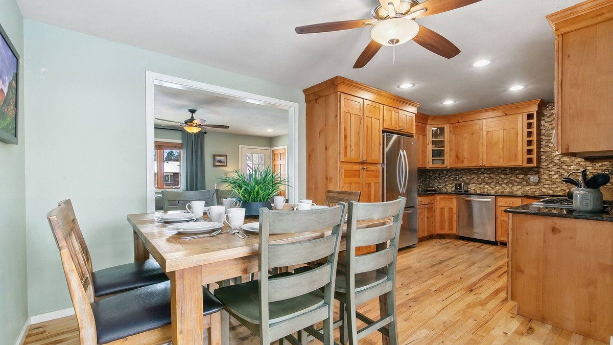 City Park House | The Rustic Retreat - Pet Friendly w/Fenced Yard