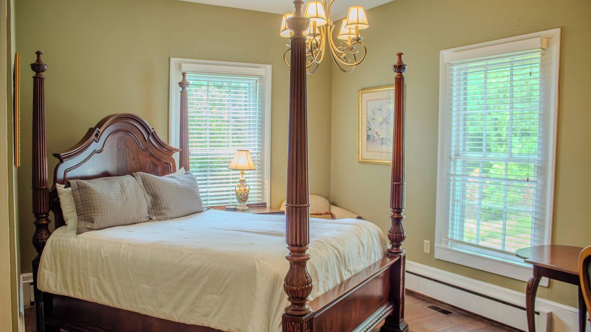 Clinton Apartment | The Sage Suite - Private Studio w/Ensuite Bath in Historic Downtown Home