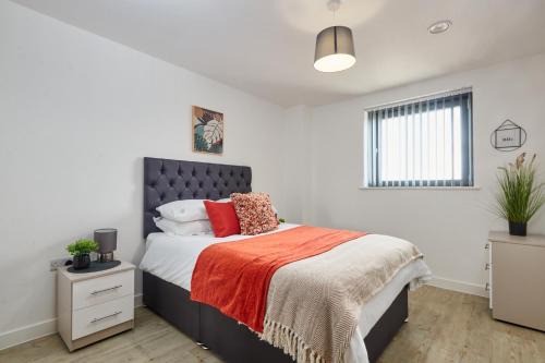 Salford Apartment | The Salford Quay, Warm & Beautiful Apartment with Hyper Fast WiFi & Great views!