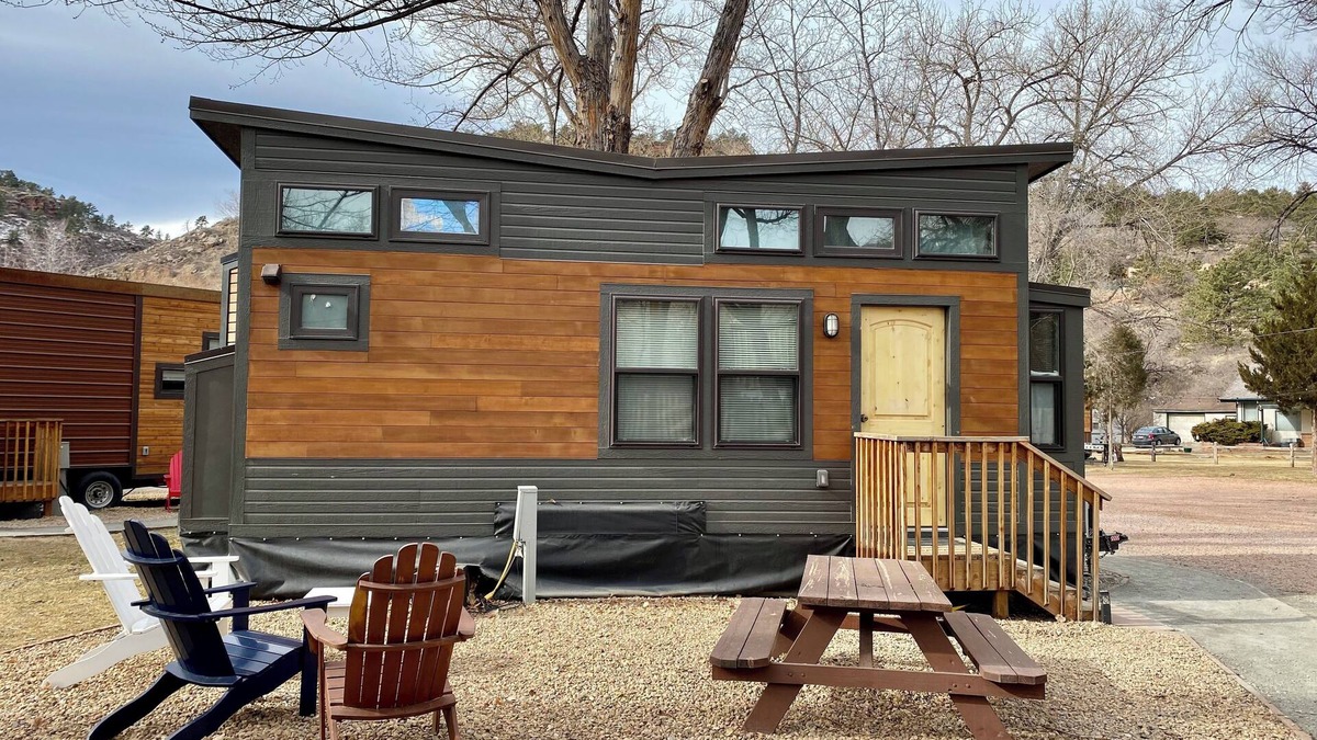 Lyons Resort | The Salida – Explore the Rockies from This Cozy Riverside Tiny House