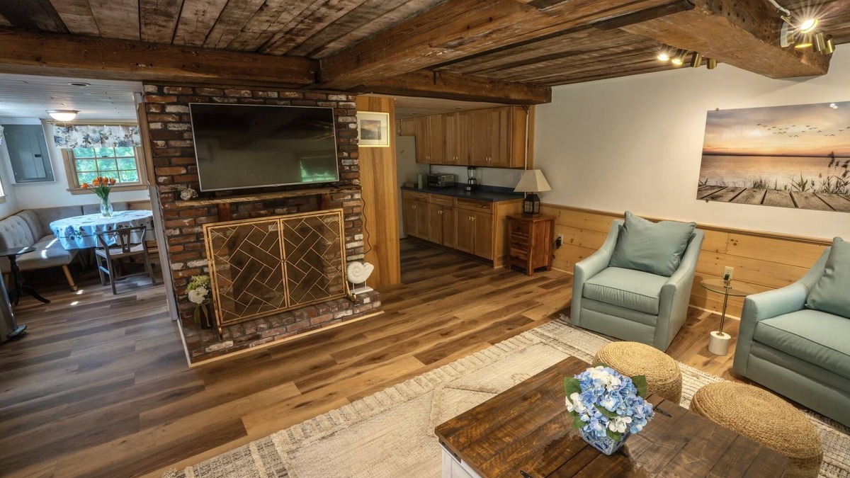 Manomet House | The Salt Shack - all the modern comforts, amenities and proximity to the beach.