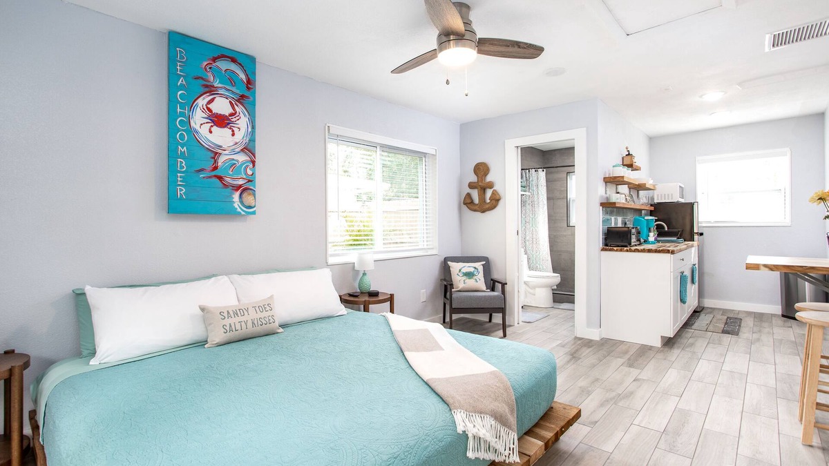 Lakewood Estates Apartment | The Salty Crab Studio