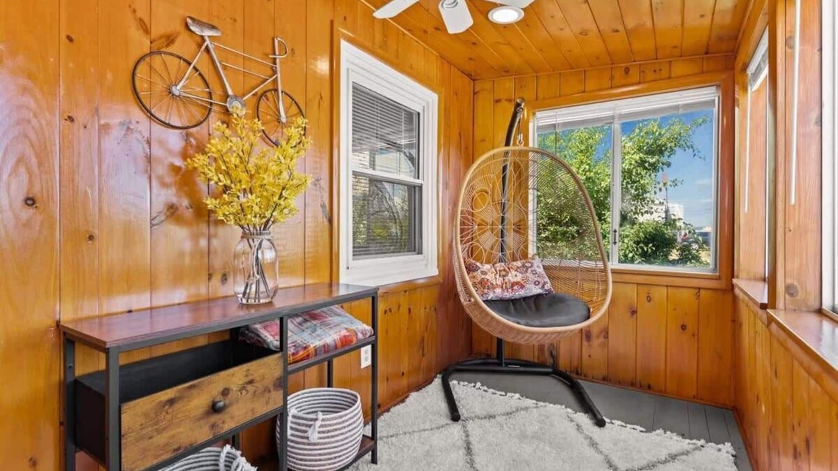 Hampton House | The Salty Dog | Pet Friendly | Private Yard