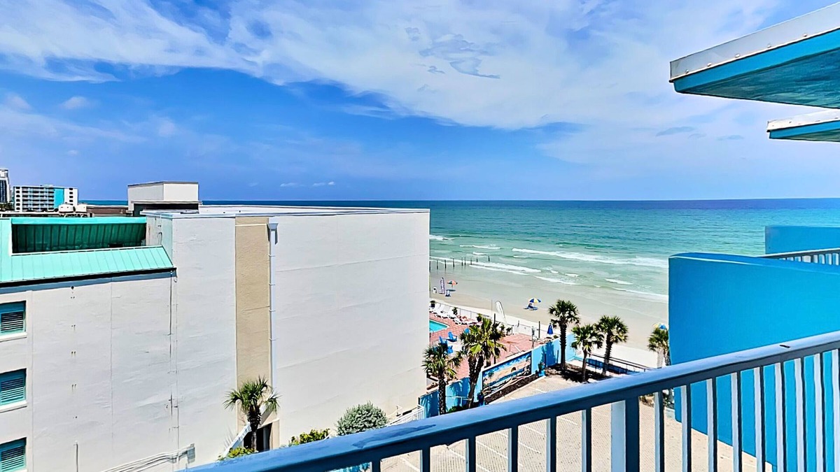 Daytona Beach Condo | The Salty Fountain | Beachfront Condo with Balconies, Resort Pool + Hot Tub