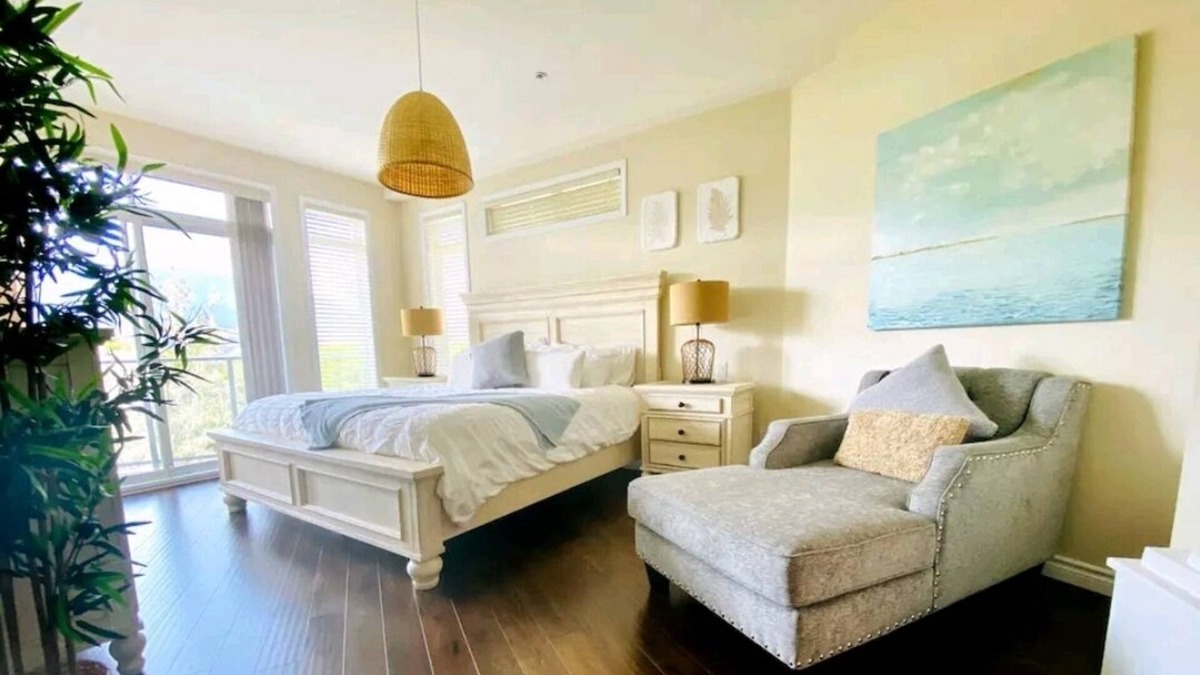 North End Condo | The Sanctuary at Discovery - 3 BR Lakeview Condo