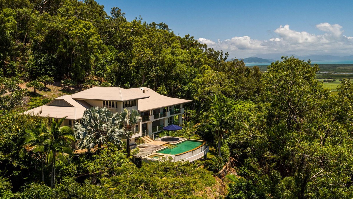 Craiglie House | The Sanctuary Port Douglas - 6 bedrooms with ensuites & panoramic views!