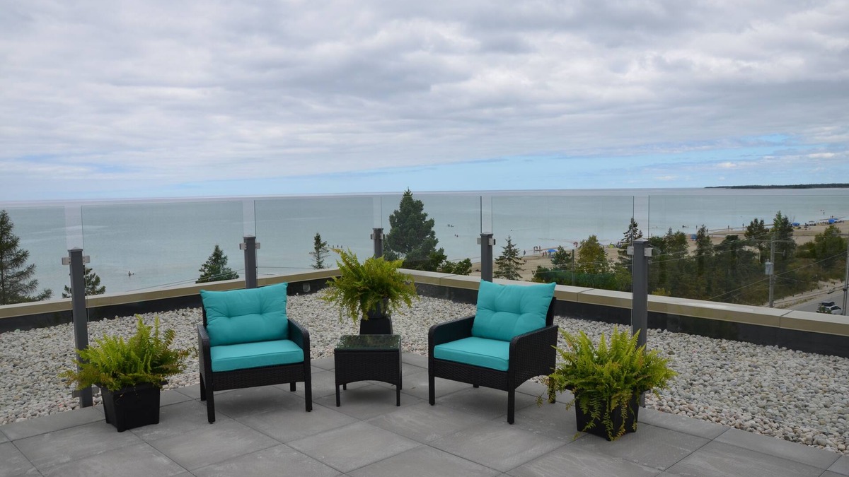 Sauble Beach Hotel | The Sands