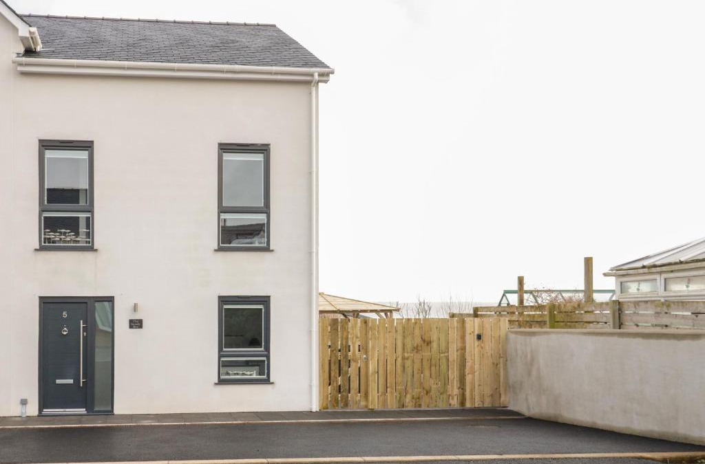 Tyn-y-Gongl House | The Sandy Bee