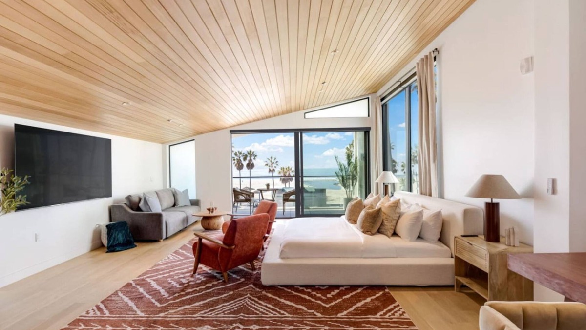 Venice House | The Santa Monica Sunset - Beachfront Luxury