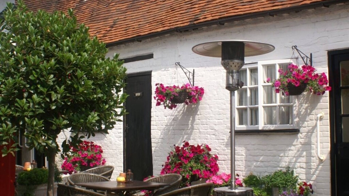 Amersham Hotel | The Saracens Head