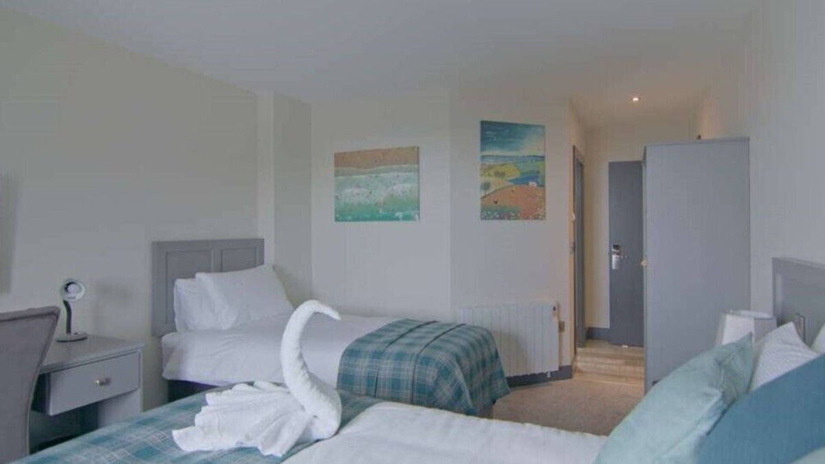 Woodstown House | The Saratoga Bar & Rooms