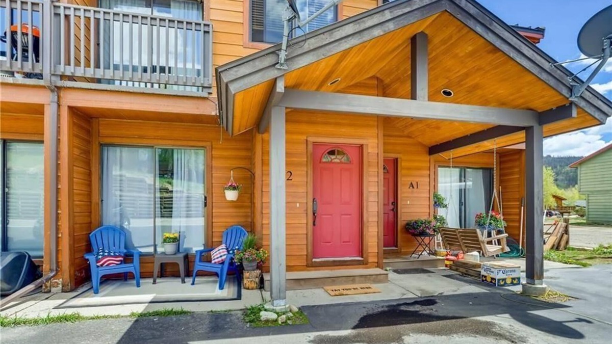 Frisco House | The Sarenne: quiet townhome in Bills Ranch