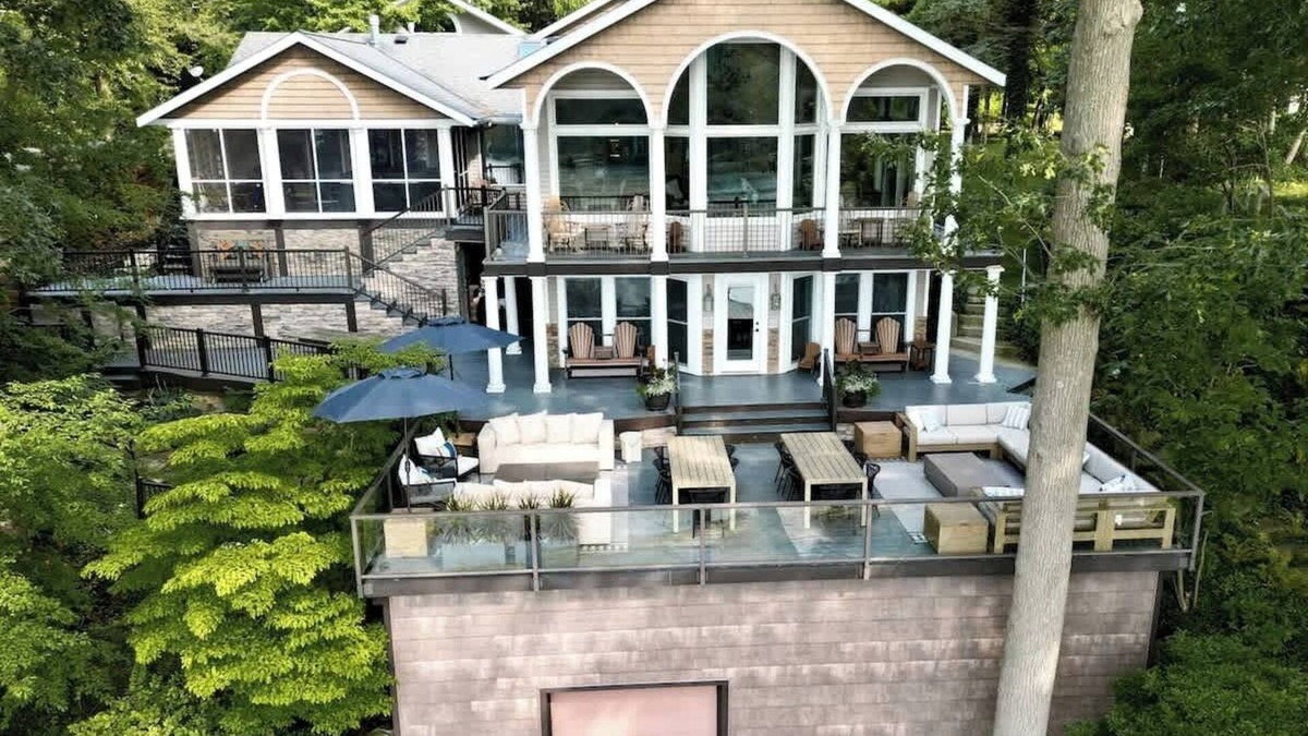 Saugatuck House | The SaugaBuck House | River Front | Hot Tub