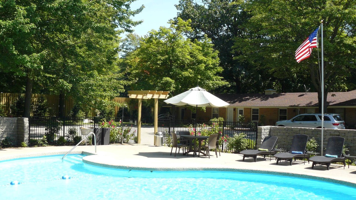 Saugatuck Hotel | The Saugatuck Retro Resort Motel