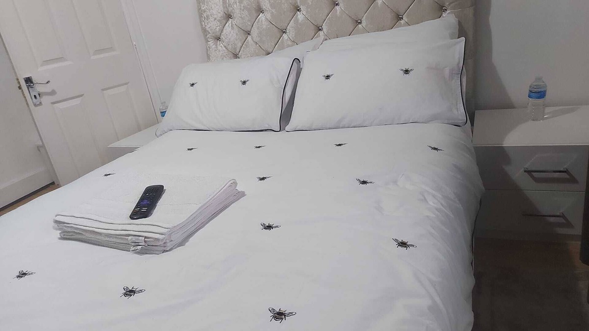 Loxford Hotel | The Saxon Rooms