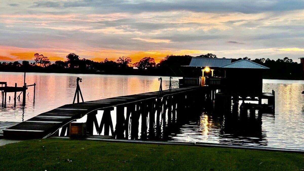Lakeland House | The Schexy Shack | Simple & Spacious Camp at FR