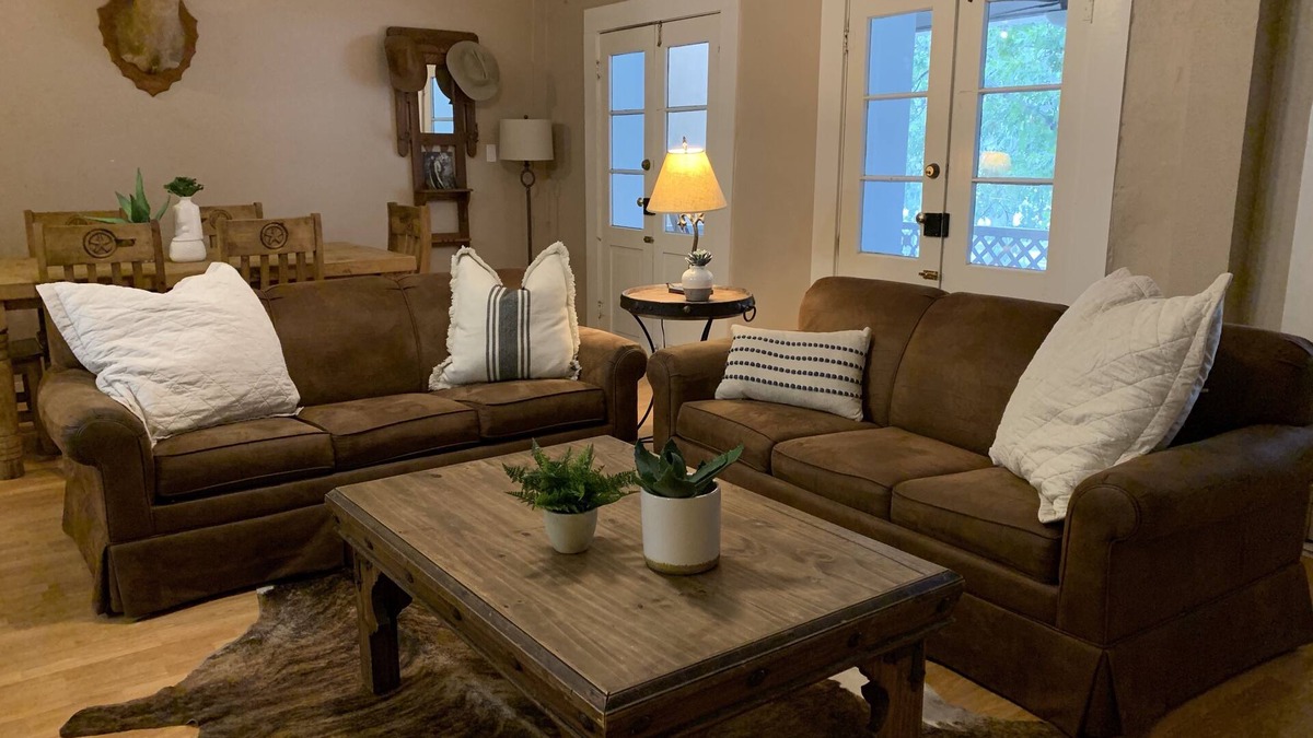 New Braunfels Hotel | The Schmitz Bed & Breakfast
