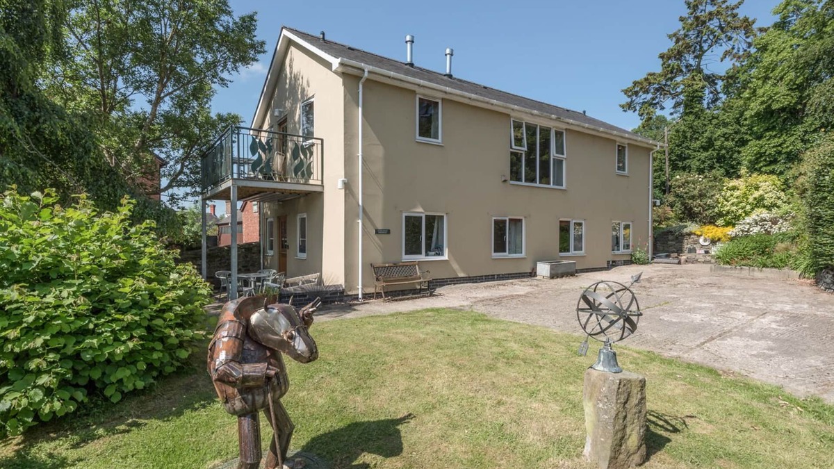 Bishops Castle Apartment | THE SCHOOLHOUSE BAKEHOUSE, family friendly in Bishop's Castle