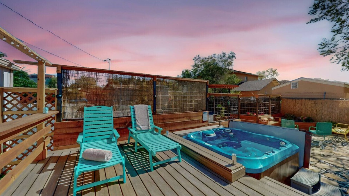 Albuquerque House | The Sea Belle by the Rio Grande | Private Spa & Steam