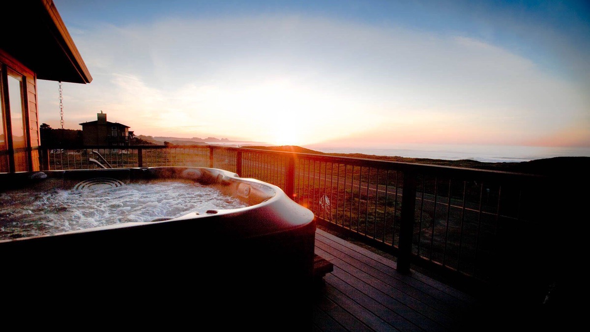 Fort Bragg House | The Sea Sanctuary - Beachfront Stunning Newer Home - Hot Tub