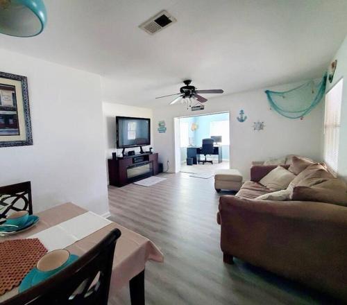 South Pinellas Community Council House | The Sea Scallop Minutes to Madeira Beach
