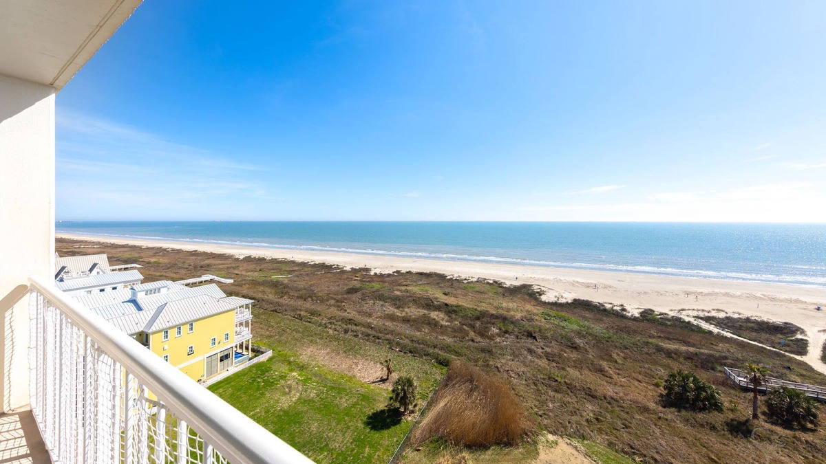 Beachtown Condo | The Sea Spot at The Galvestonian-Private Balcony-Beachfront-Heated Pool!