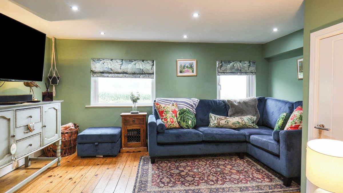 Hinderwell Cottage | THE SEASIDE HOUSE, pet friendly, with a garden in Staithes
