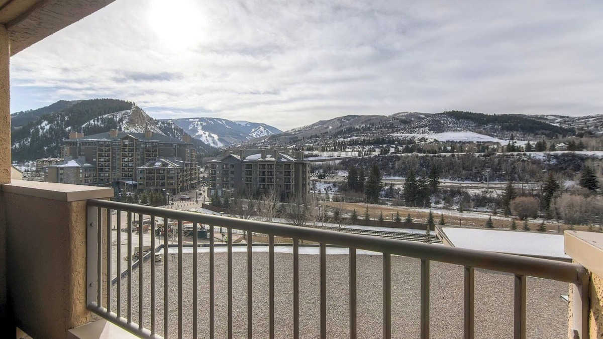 Avon Condo | The Seasons at Avon