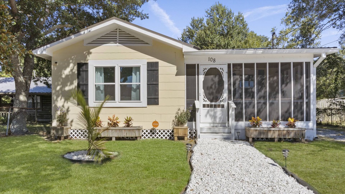 Long Beach Cottage | The Secret Coast Cottage A short walk or drive to Bars, Restaurants & the Beach