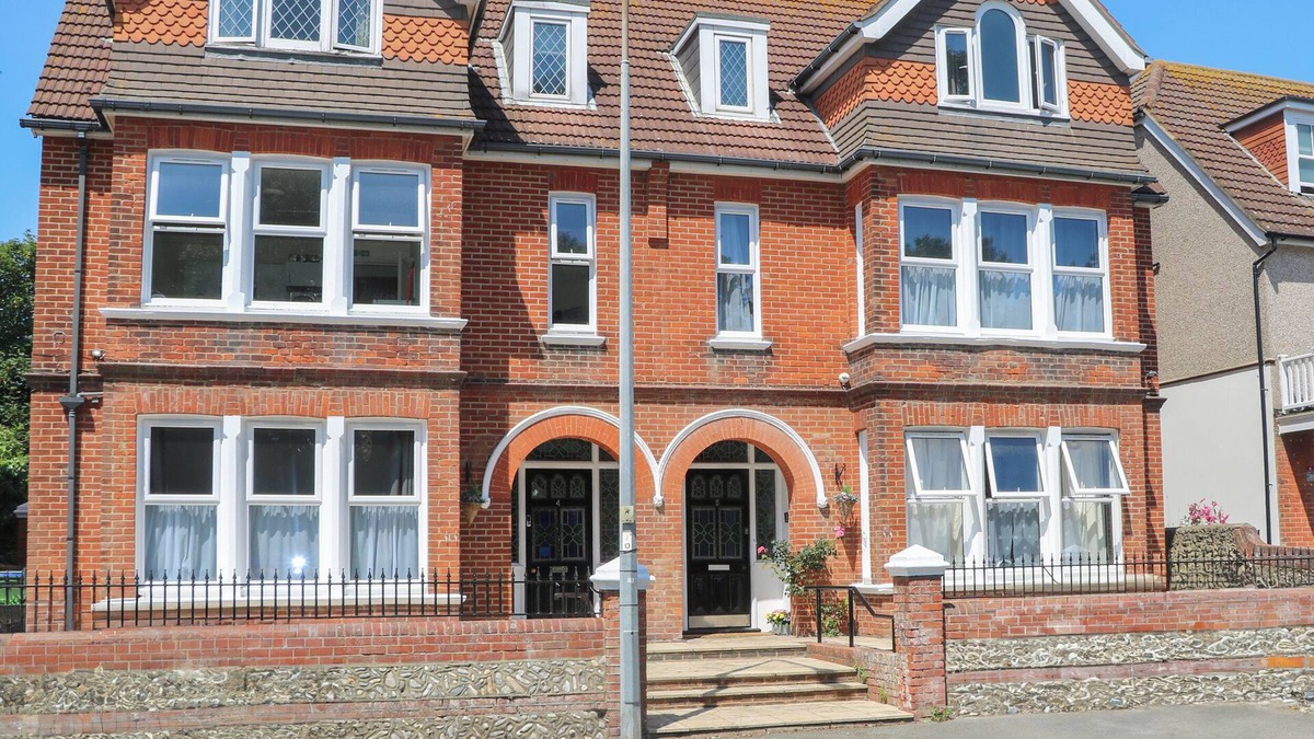 Seaford Cottage | THE SECRET COTTAGE 5A, pet friendly, with a garden in Seaford