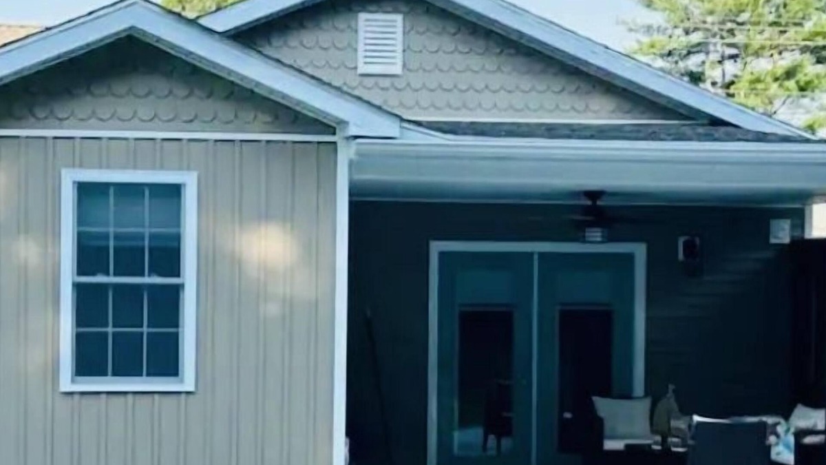 Crown Heights Cottage | The Secret Cottage-Hidden Gem! Entire cottage with covered patio!