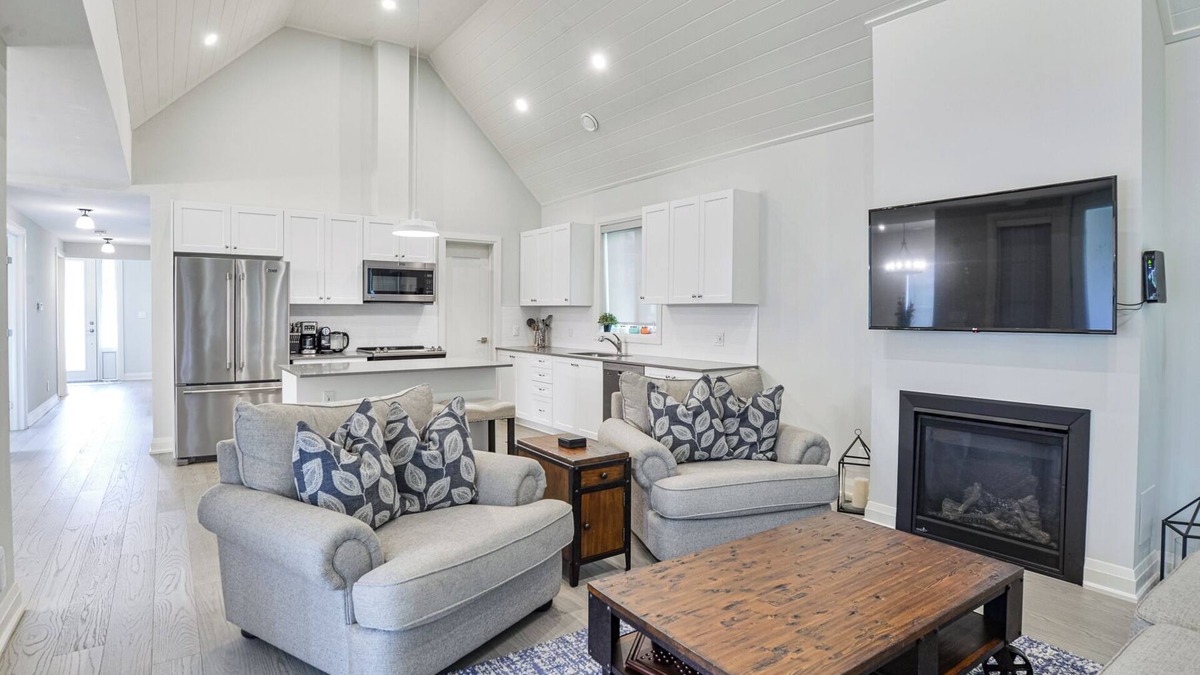 Minett House | The Segwun Cottage (#21)