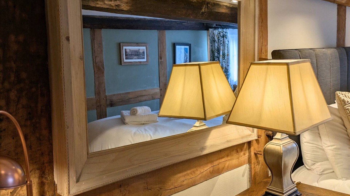 Moreton Hotel | The Seven Stars