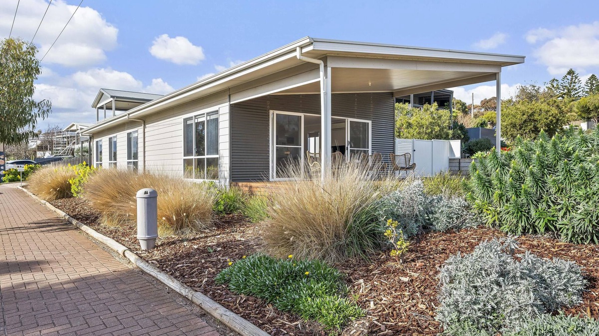 Maslin Beach House | The Shack @ Maslin Beach - The Perfect Blend Of Modern Comfort & Coastal Charm