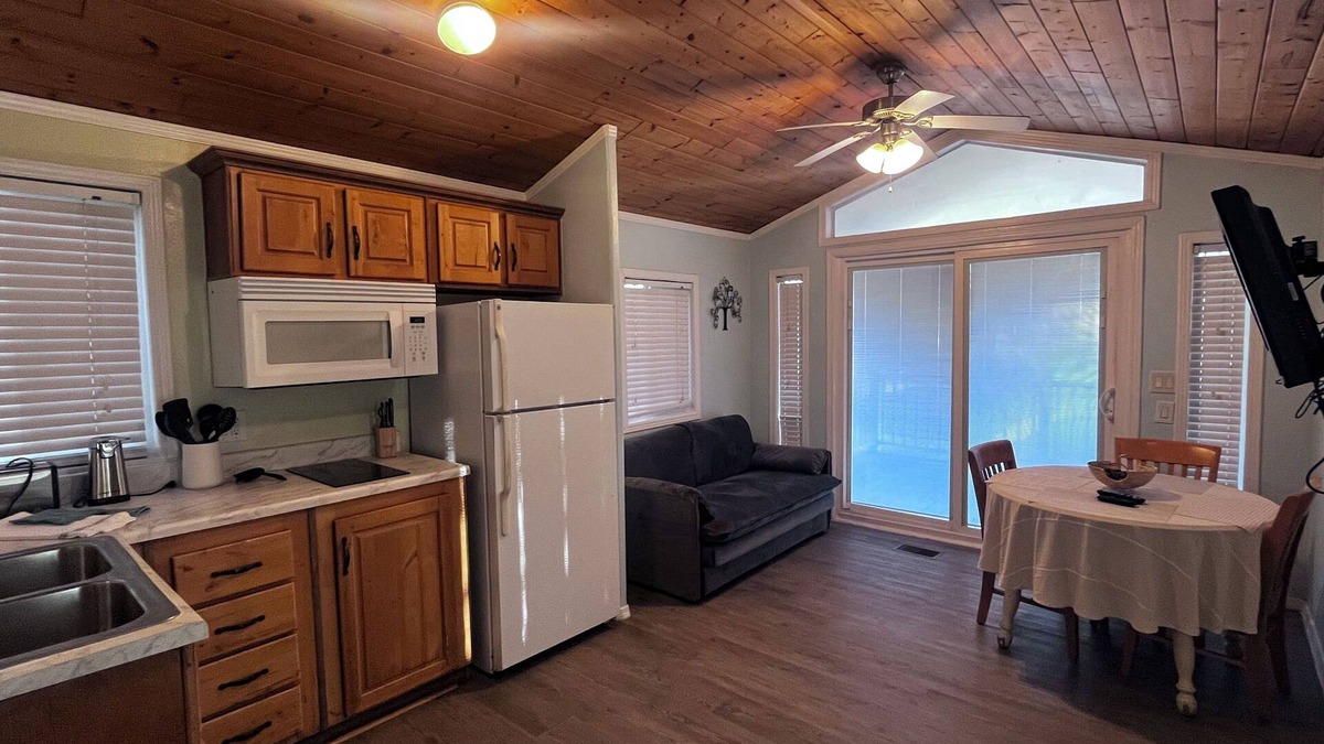 Harlingen Cabin | The Shady Oaks, with Pool Access!