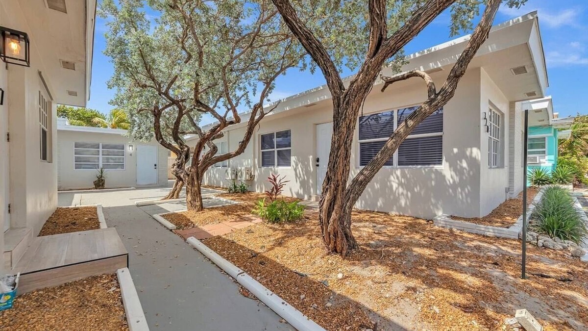 North Beach Apartment | The Shell on Walnut | Studio w/Bath | Hollywood Beach | Free Parking