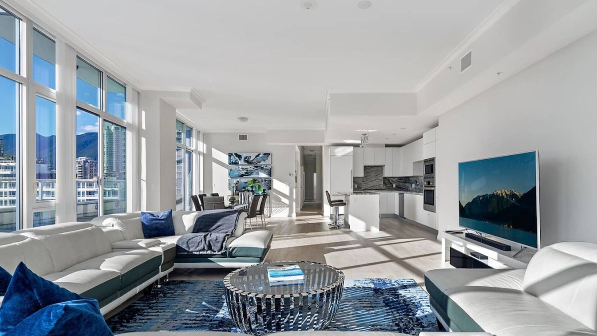 Lower Lonsdale Apartment | The Shipyards Penthouse