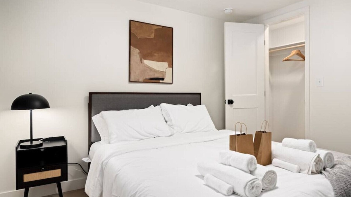 Morton Apartment | The Silo 8 - Modern 2BD in a Quiet Neighborhood