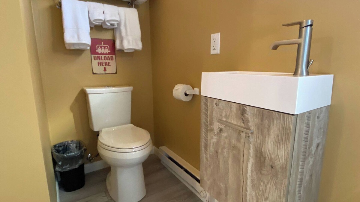 Lyons Resort | The Ski Haus - Themed Tiny Home with Vintage Ski Lodge Flair Near Estes Park